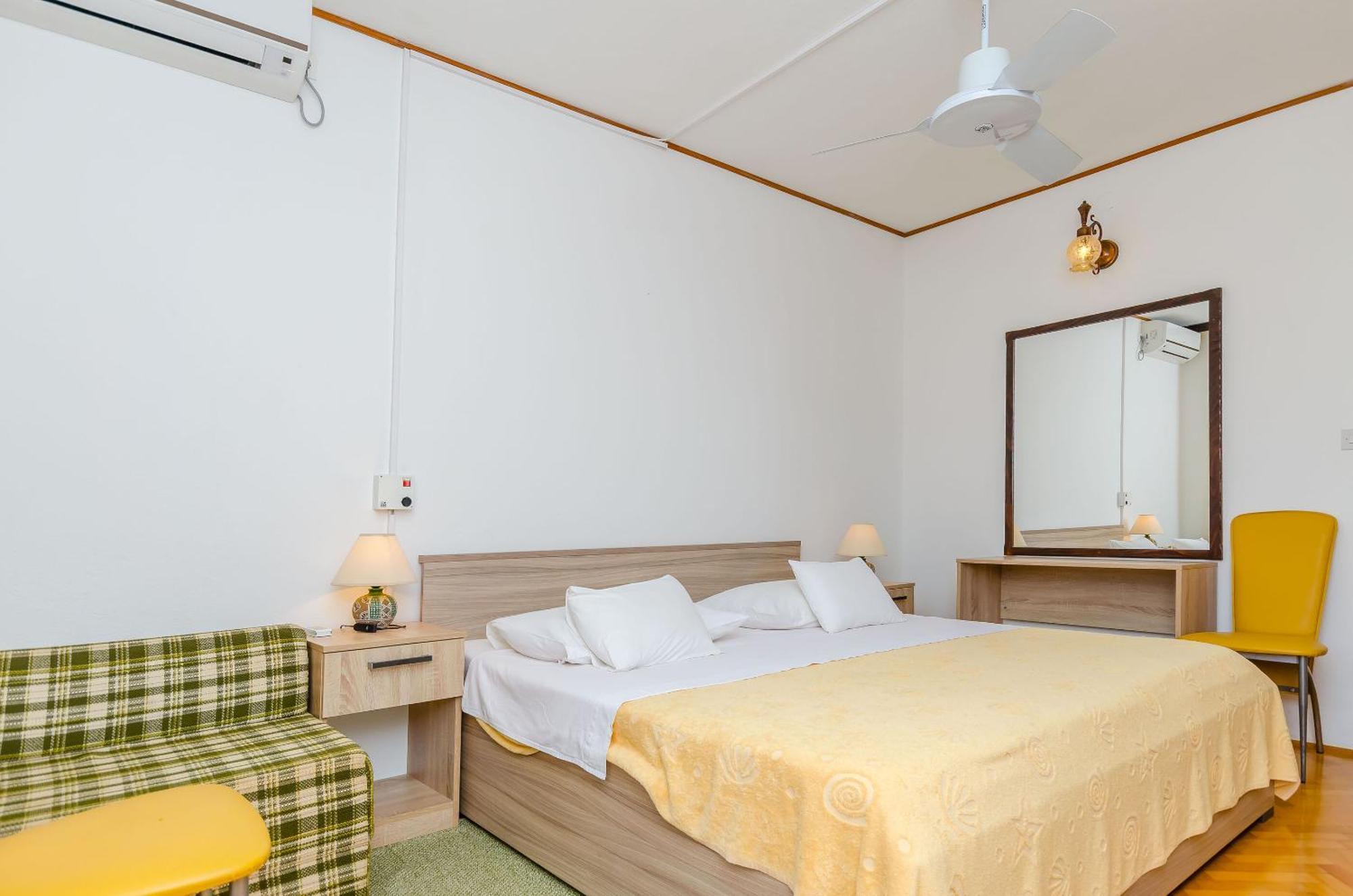 Apartments And Rooms Darinka Vrboska Zewnętrze zdjęcie